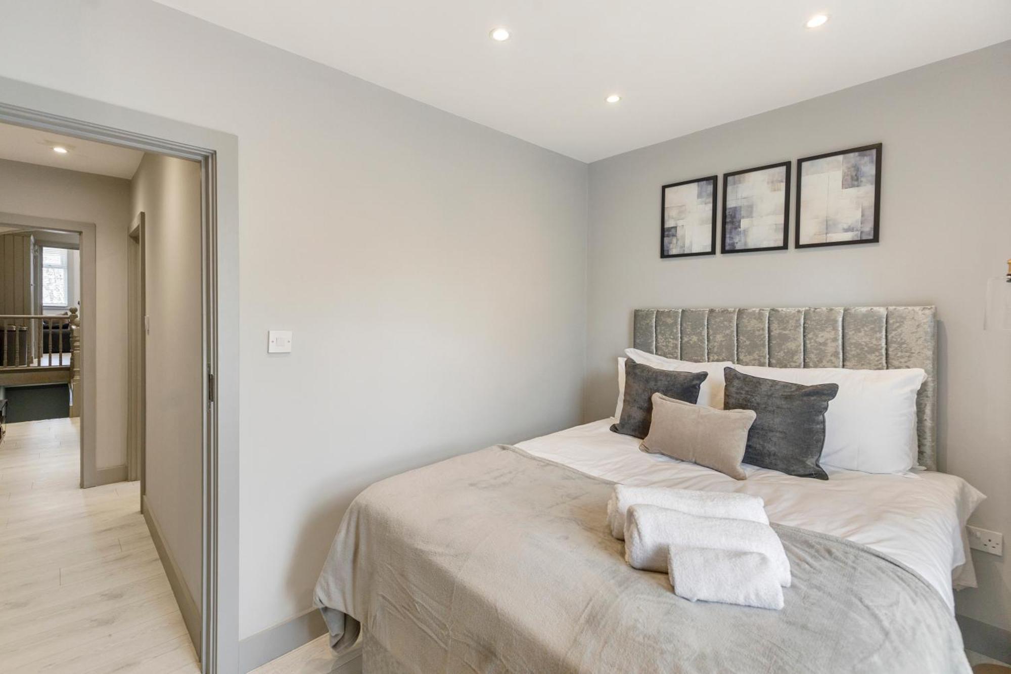 Wembley Luxury 3 Bedroom Лондон Экстерьер фото