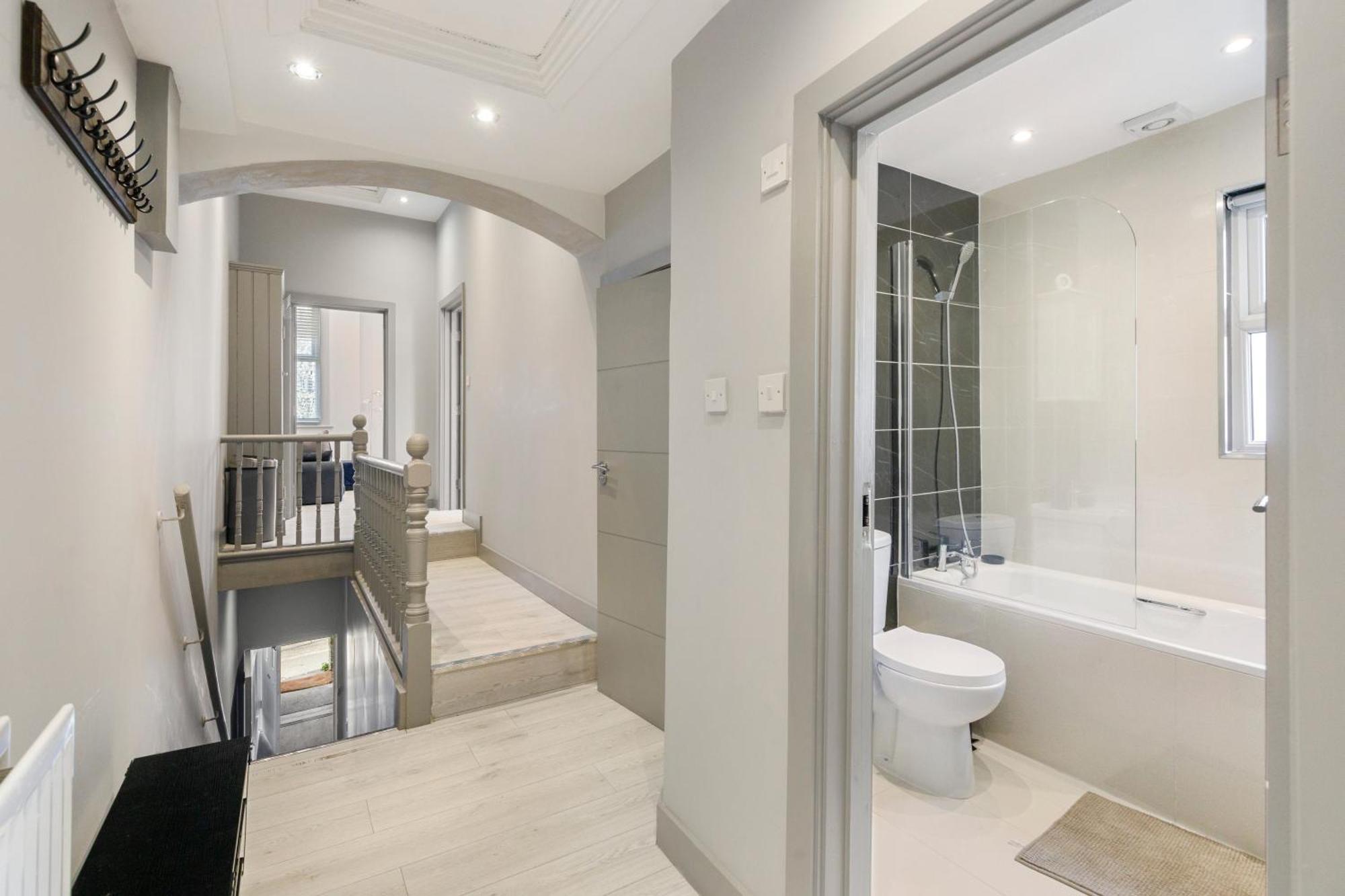Wembley Luxury 3 Bedroom Лондон Экстерьер фото